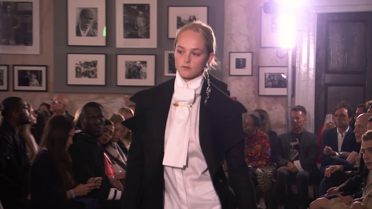 Burberry September 2017 Show  -  Full Show Video