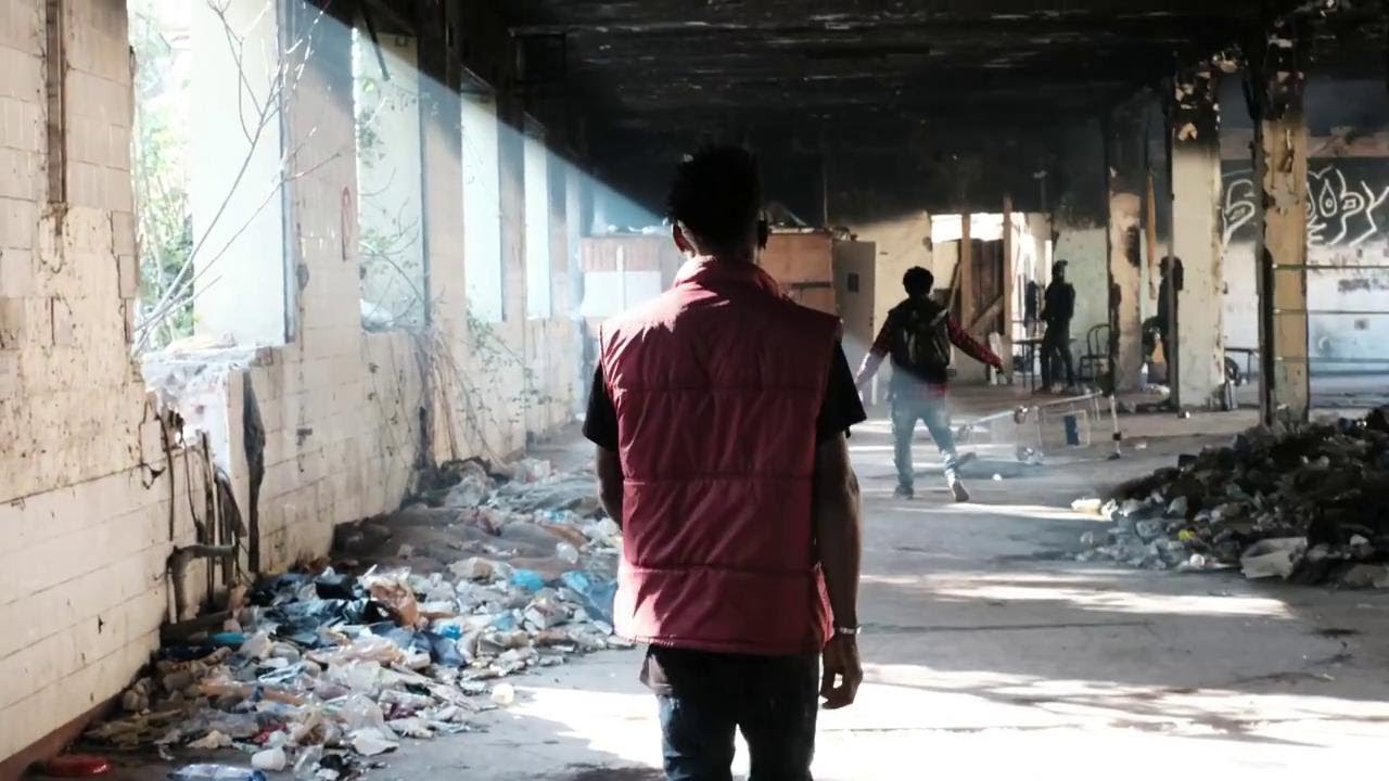 Roma, nell'ex fabbrica di penicillina il ghetto dei migranti: videoreportage