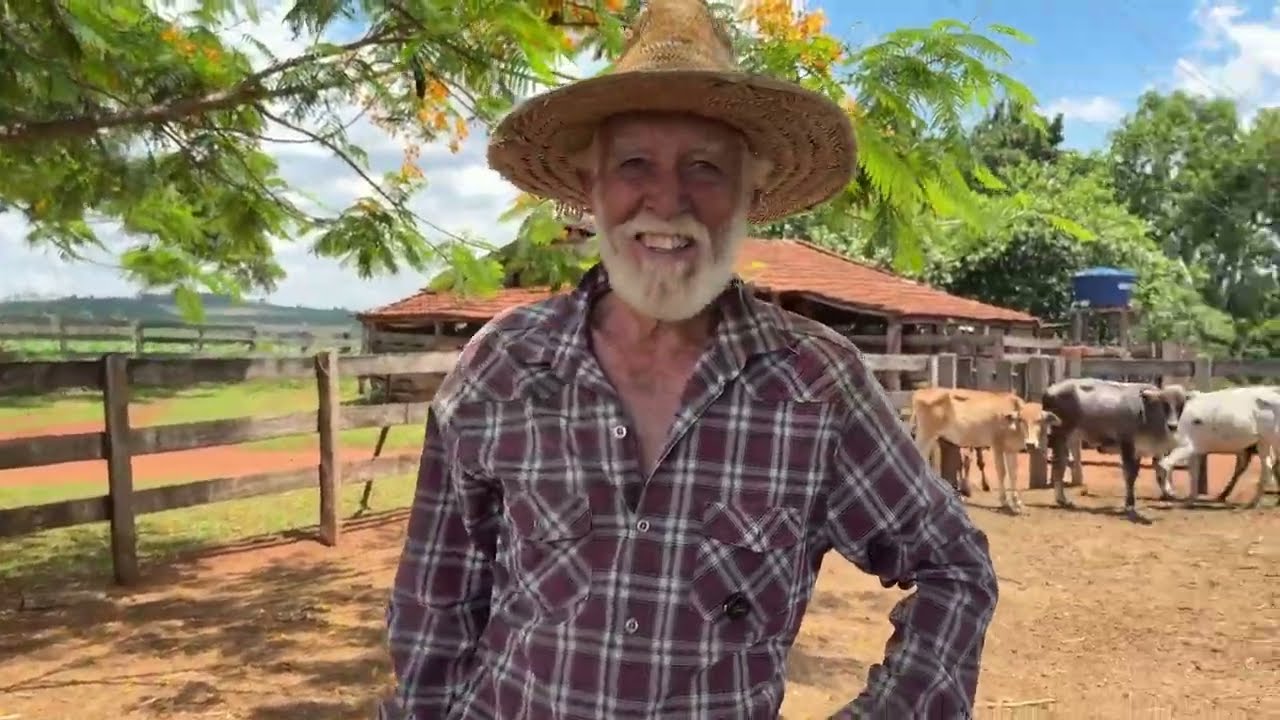 NUNCA DESISTIU DA ROÇA VIVE  NA SIMPLICIDADE DA LIDA NO CAMPO 