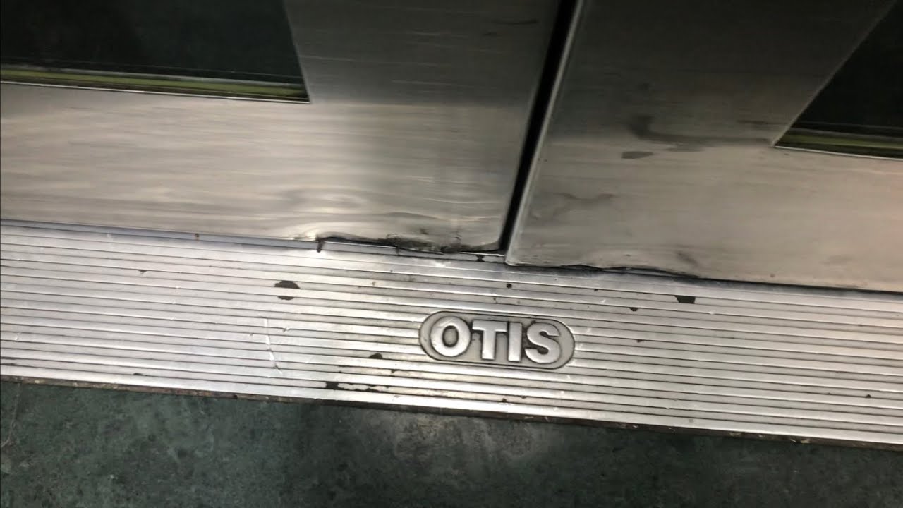 1998 OTIS Lift,in Zafer Plaza Shopping Center Bursa, Turkey