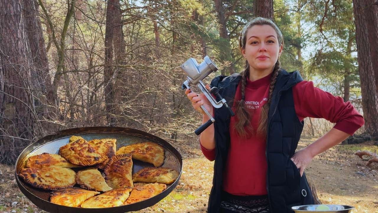The Chebureki My Grandma Made – Cooked by the River, Just Like in Childhood
