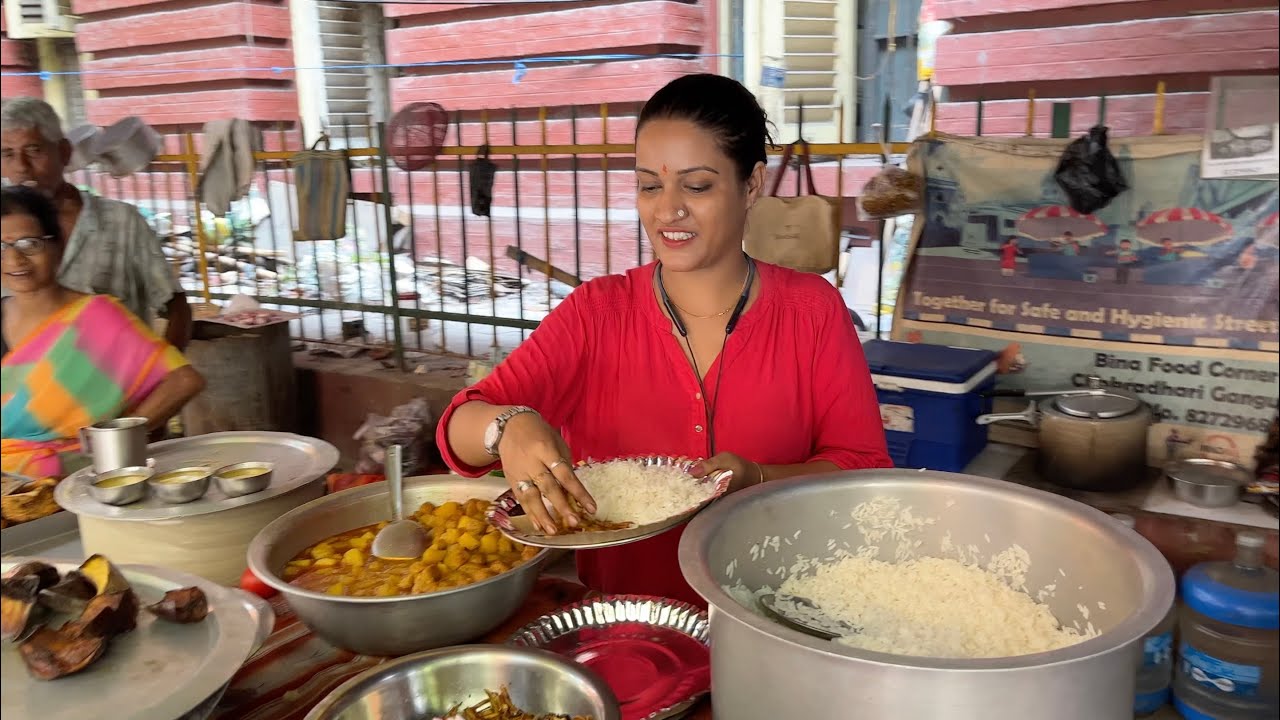 Nandini ji Serves Delicious Lunch With a Smile | Indian Street Food