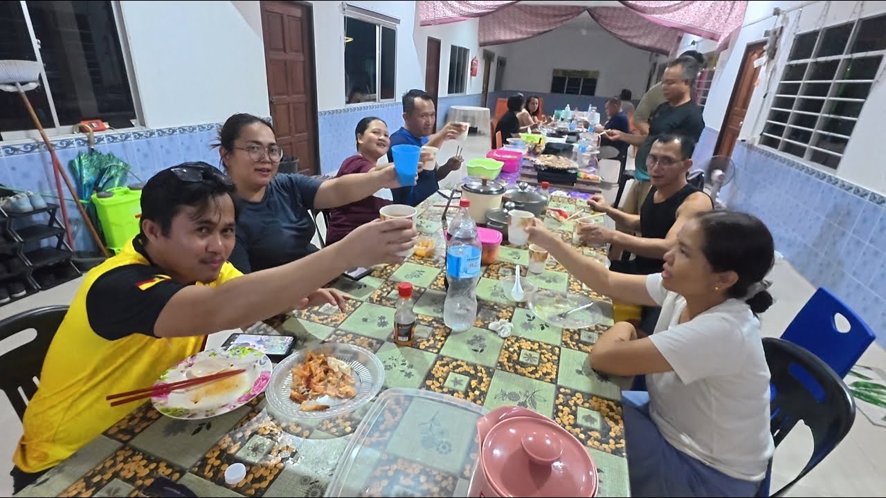 MAKAI SERUMPU NGAU DIRI SEBILIK BA RUAI // Steamboat 😋