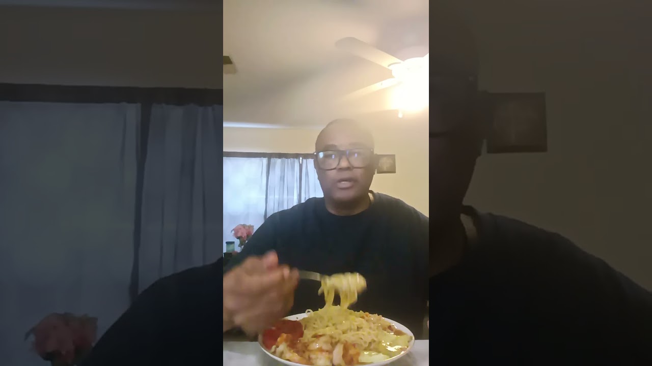 Im will, eating, noddles and shrimp 🍤...