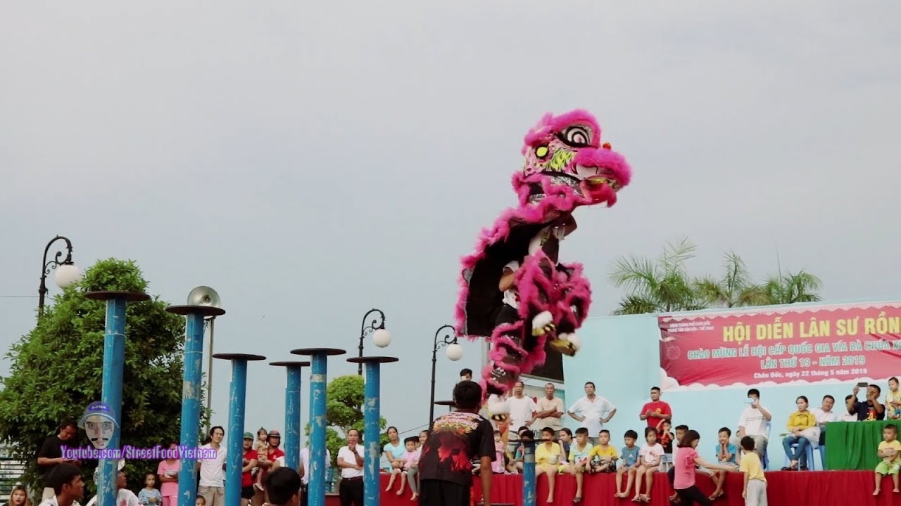 Múa Lân Vlog - Múa Lân mừng lễ Vía Bà Châu Đốc 2019