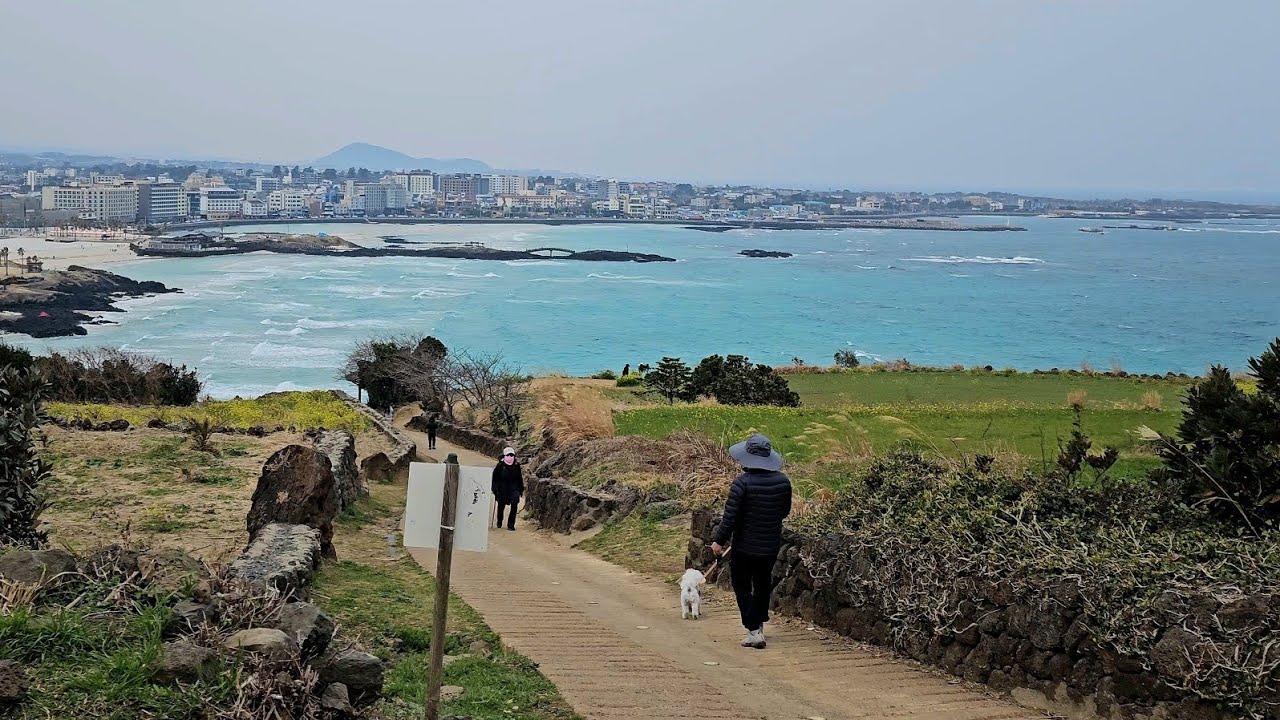 [4K] Windy Walk at Seoubong Oreum Trail, Jeju Korea 🇰🇷 | Ambient Sound