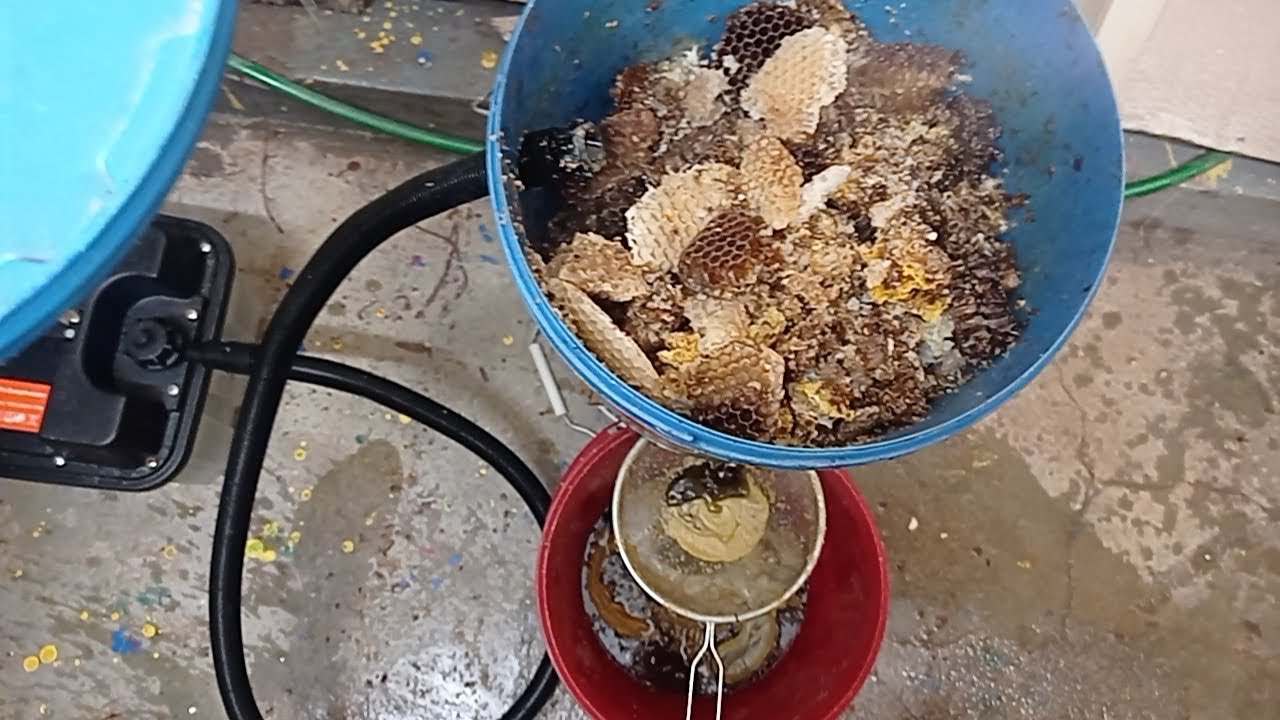 Vytavení včelího vosku ze souší/voští pomocí vyvíječe páry a podomácku.