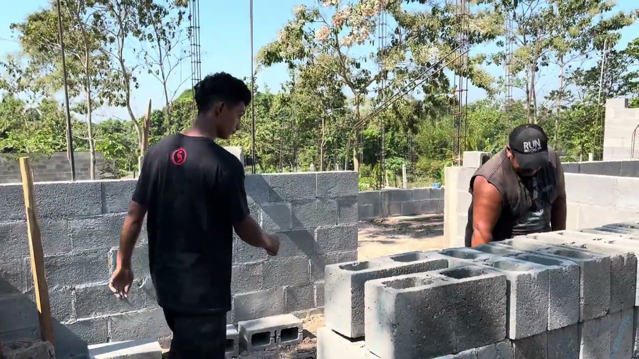 Cristian y romualdo trabajando duro