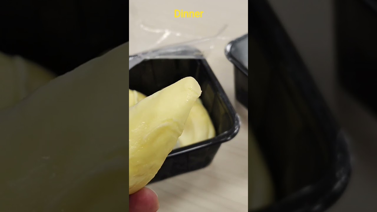 Dinner malam sambil makan Durian king...
