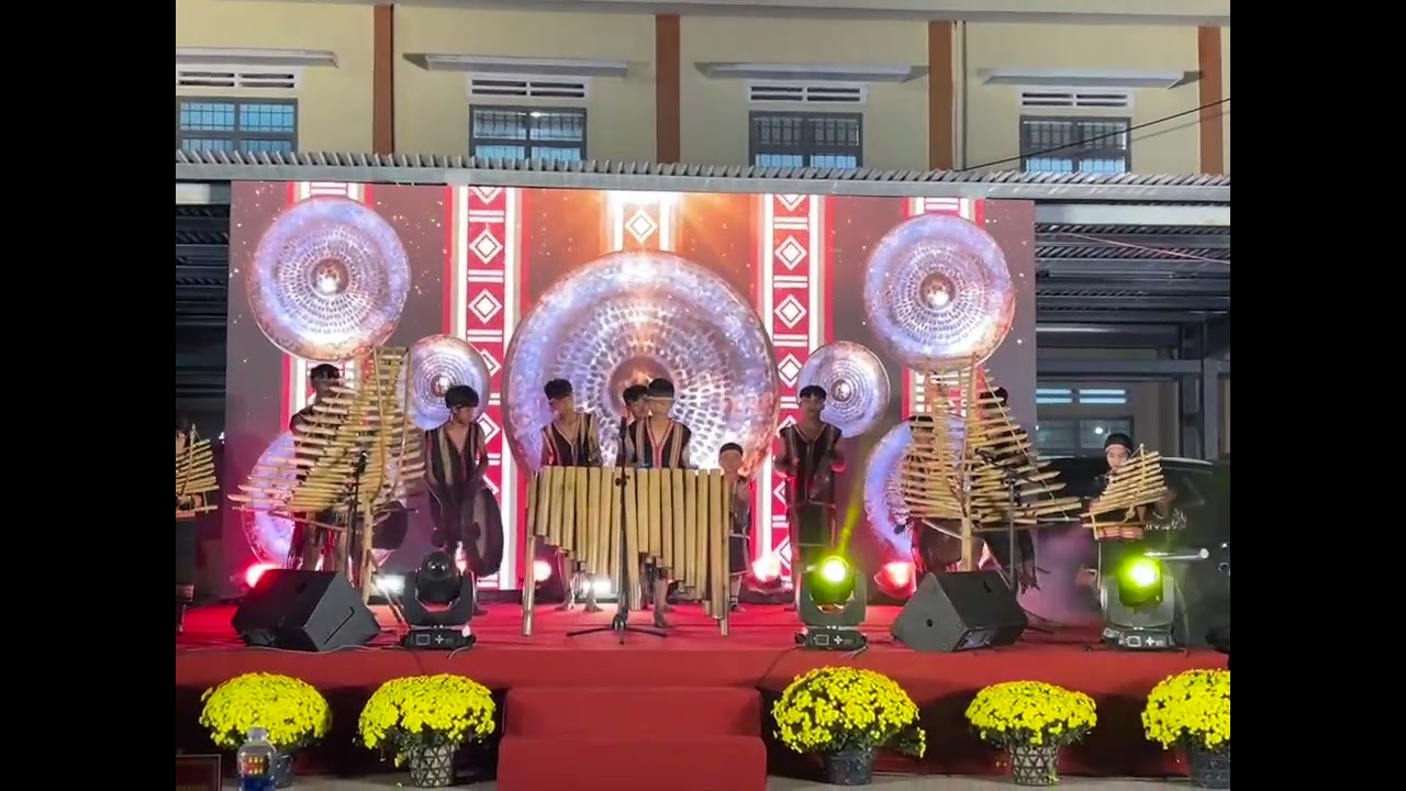 Diễn đàn khai mạc tại phiên chợ nông sản xã gào