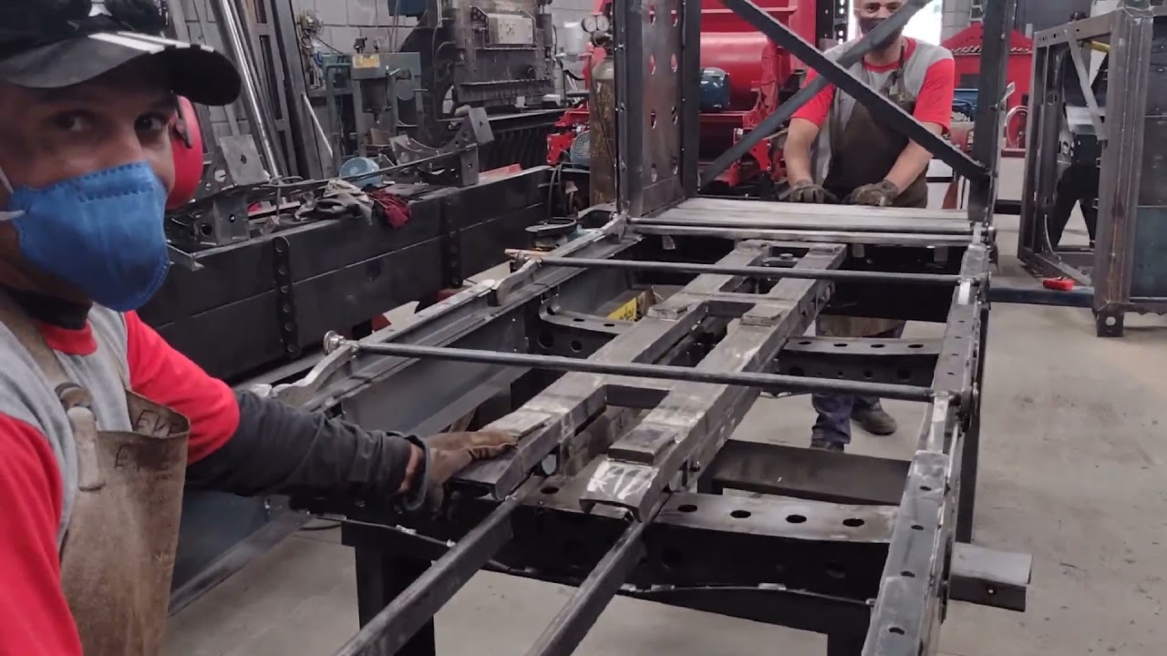 Alimentador de T&aacute;buas em fabrica&ccedil;&atilde;o - M&aacute;quina de Blocos - Mtec M&aacute;quinas