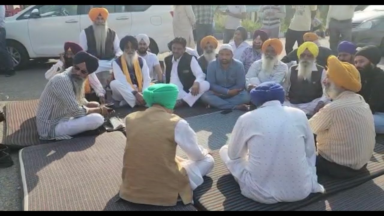 Punjab MP Simranjit Singh Mann continues his dharna to allow him to proceed to Jammu