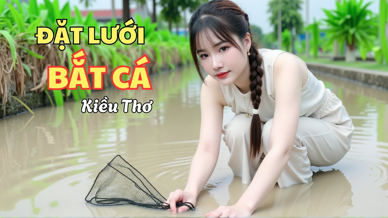 Kiều Thơ lội nước bắt cá mùa nước nổi – Cuộc sống miền Tây đầy thú vị