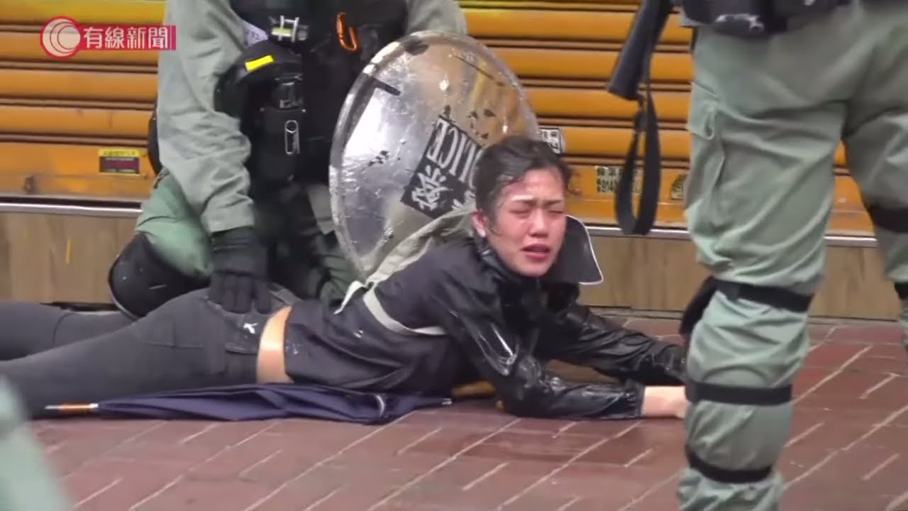 11.02 銅鑼灣、灣仔 - 有人投擲燃燒彈 警出動水炮車驅散 - 20191102 - 香港新聞 - 有線新聞 CABLE News