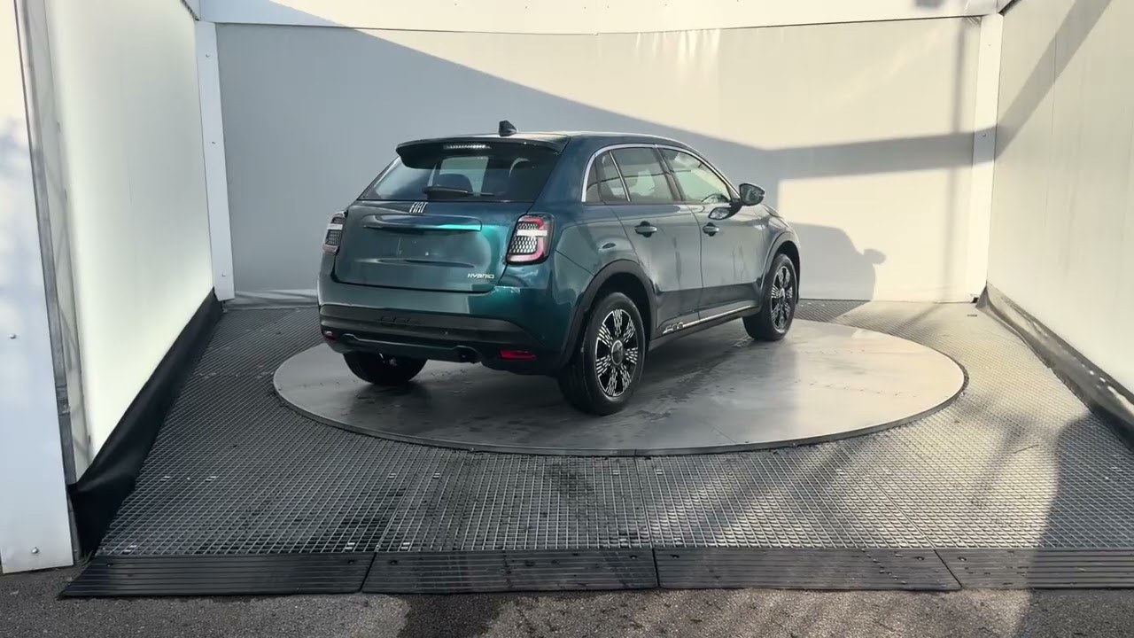 Fiat 600 Hybrid Ocean Green Walk Around
