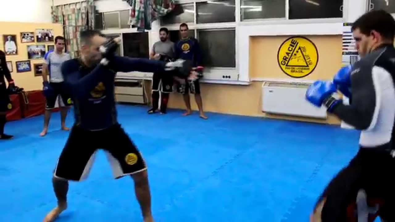 Gracie Jiu Jitsu - Closing the distance - Moshe Kaitz sparring