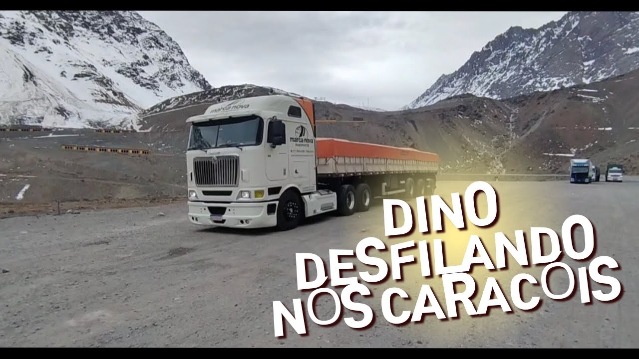DINO DESFILANDO NOS CARACÓIS CHILE 