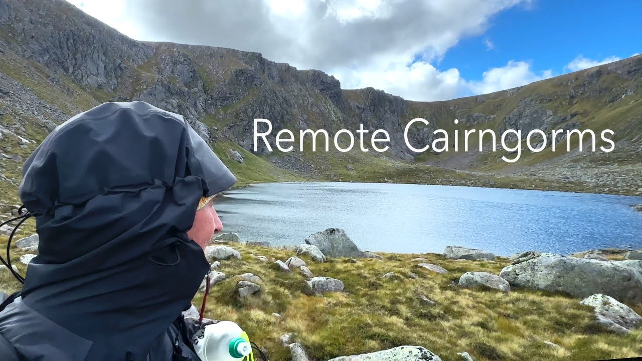 32 KM Cairngorms Hike to Dubh Lochan – With a Secret Bothy