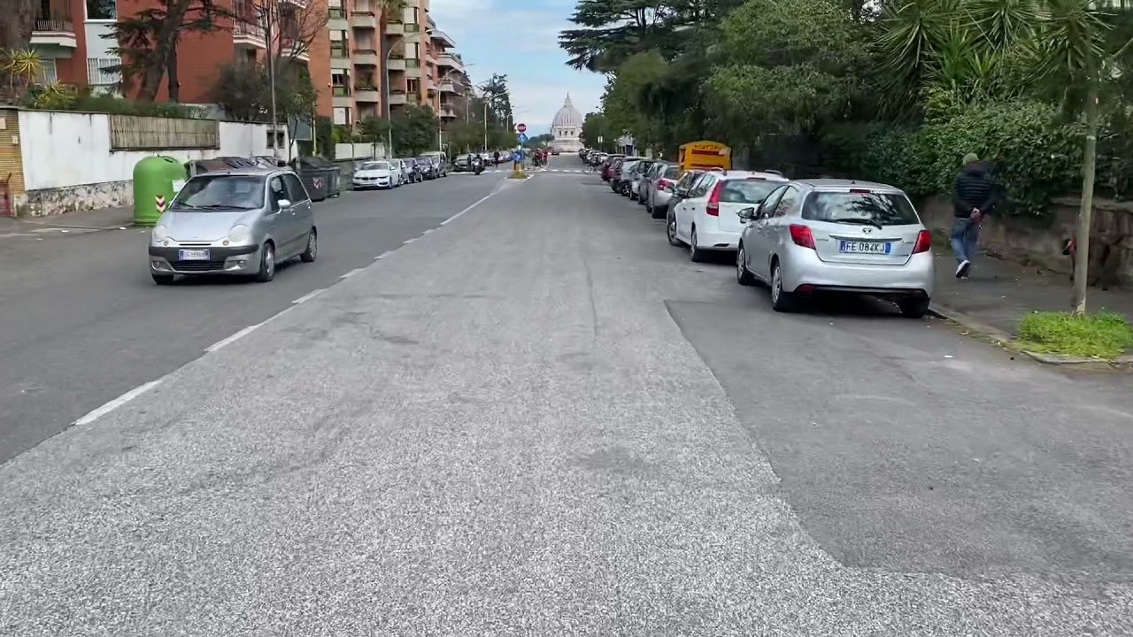 Roma eterna: via Piccolomini, l’incredibile effetto ottico della Cupola di San Pietro