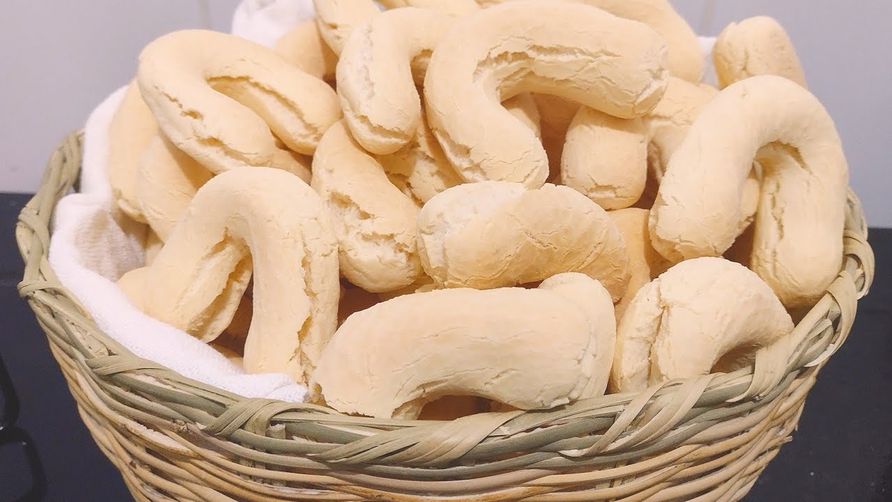 Biscoito de polvilho com farinha de mandioca. Fácil de fazer e fica uma delícia! #biscoitocaseiro