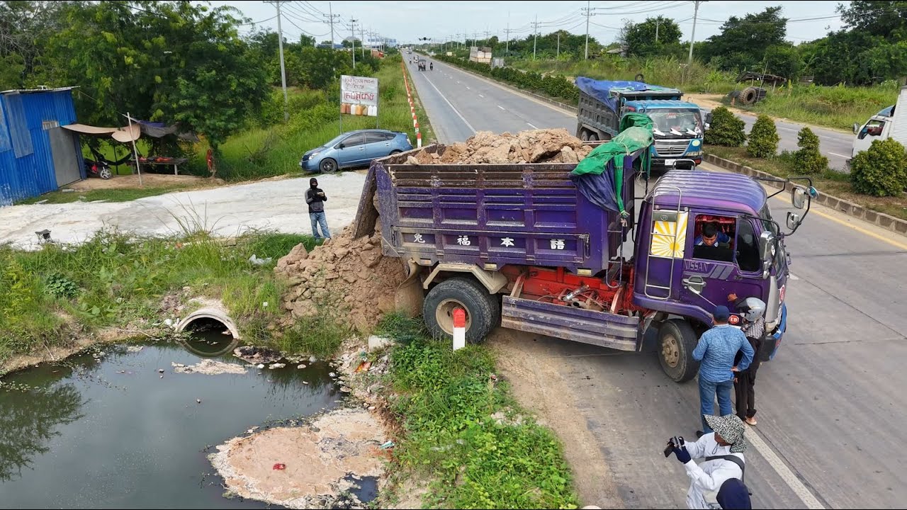 Be Carefully Stated New Task!Dumptruck Filling Land Sideroad,Expert UsedTech Dozer D31A Pushing Soil