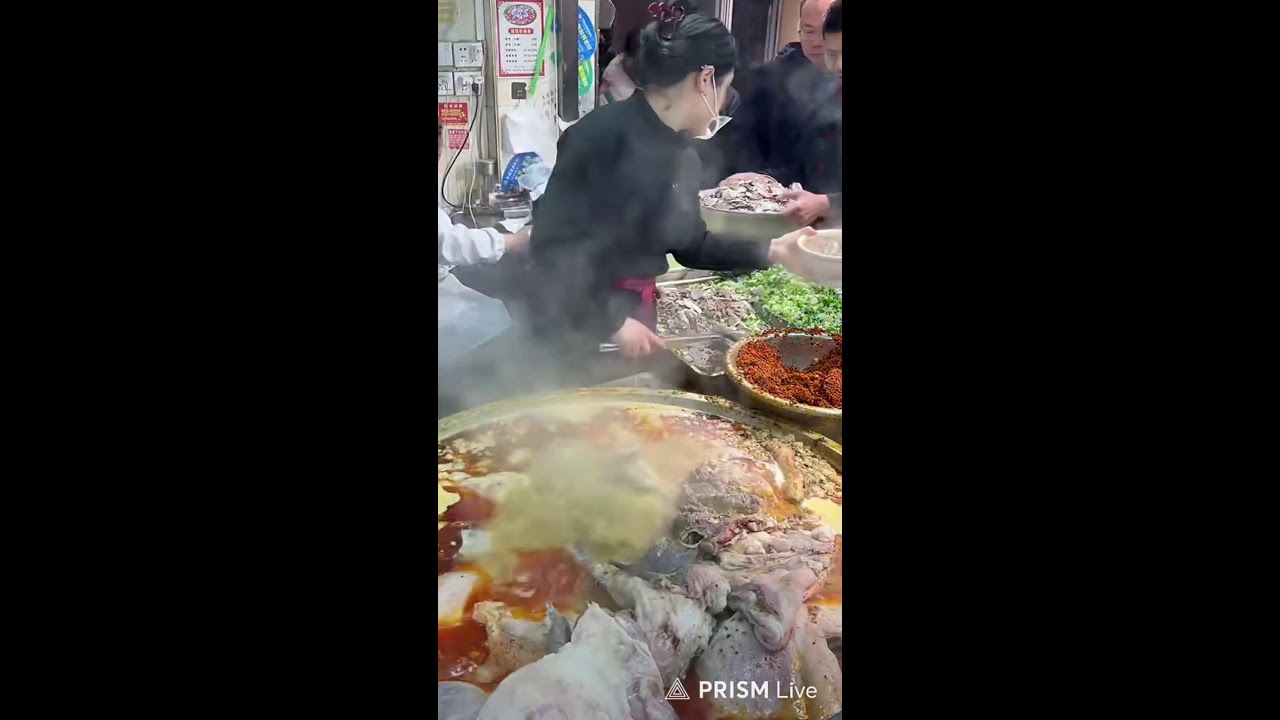 Chinese Woman expert in cooking.