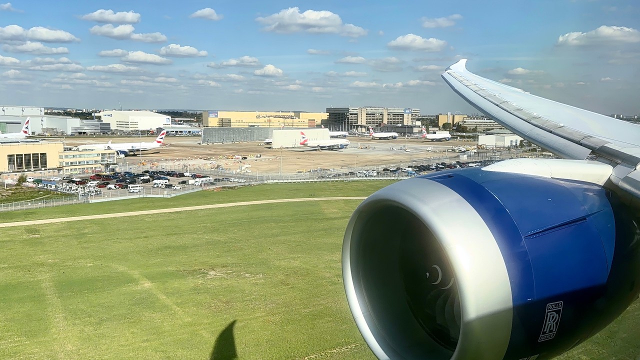 British Airways Boeing 787-9 Arrival into London