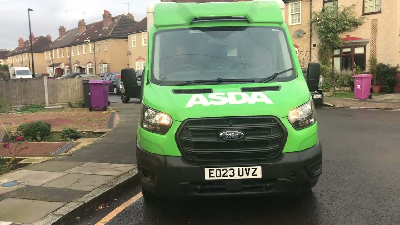 2024 10 09 EO23 UVZ Asda delivery driver thinks he's in France or something