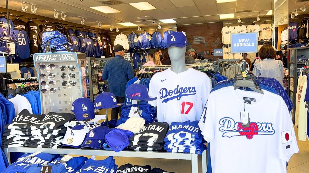 DODGERS CLUBHOUSE CAMARILLO STORE LIST OUTFITS  Dodger jerseys & CLOTHING