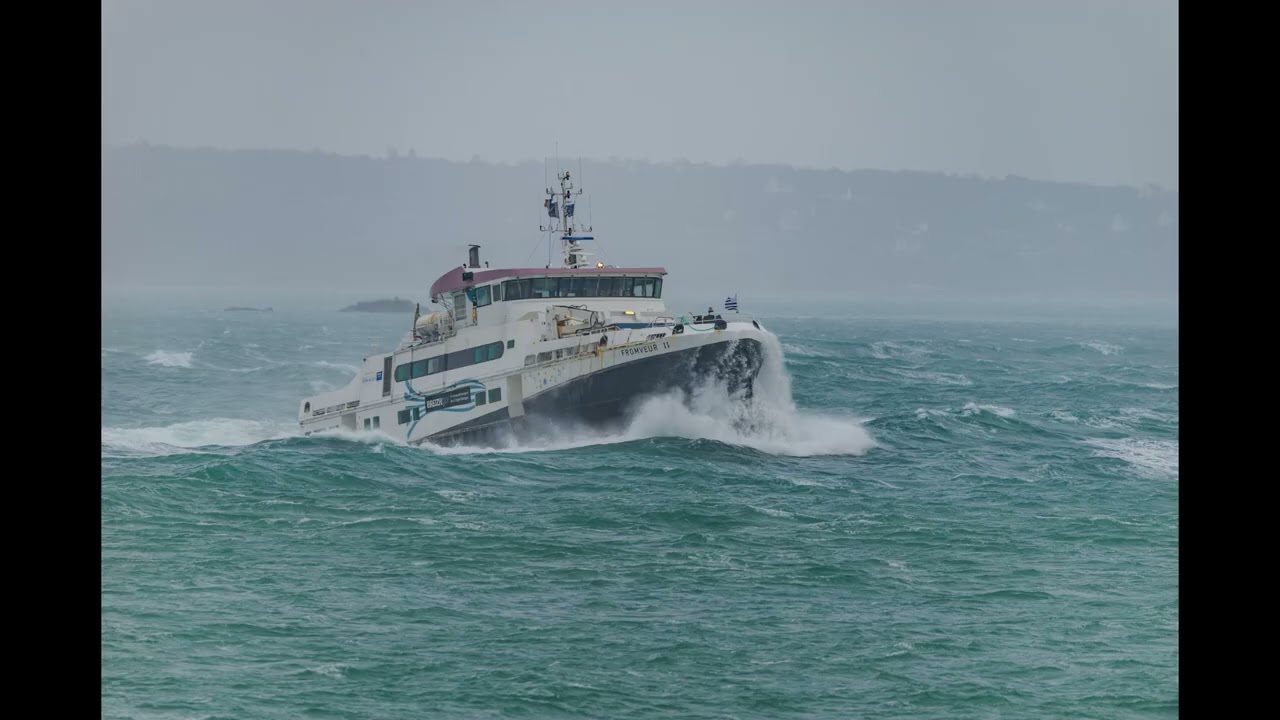 Traversée du Goulet de Brest par le Fromveur II le 02 janvier 2024