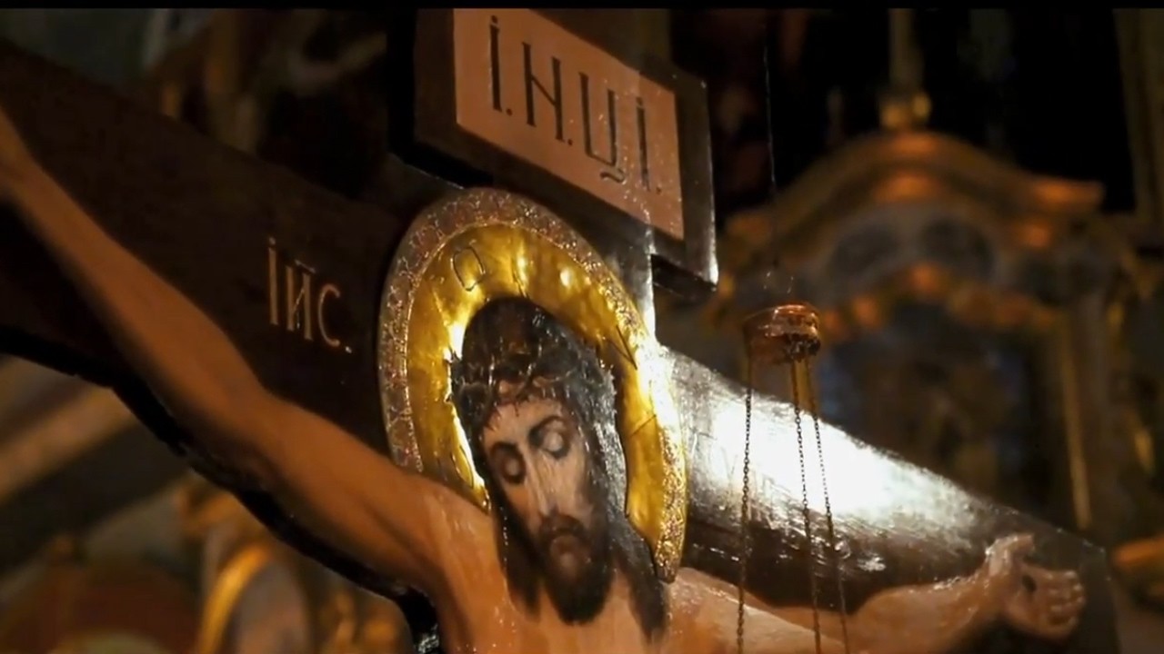 Тайната на Светия Кръст | Защо Кръстът се поставя в средата на храма?| Неделя Кръстопоклонна✝️