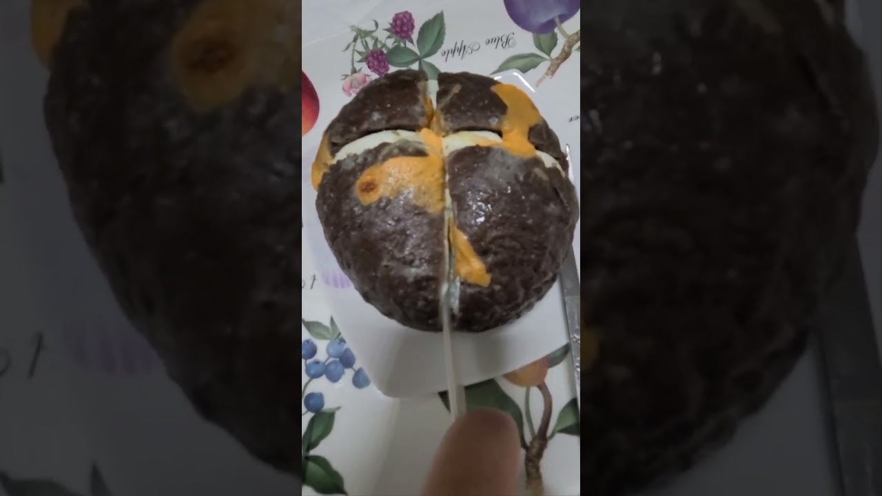 Squid Ink Flavored Bread 😋 #shorts #shortvideo #bread #yummy #satisfying #henupachannel