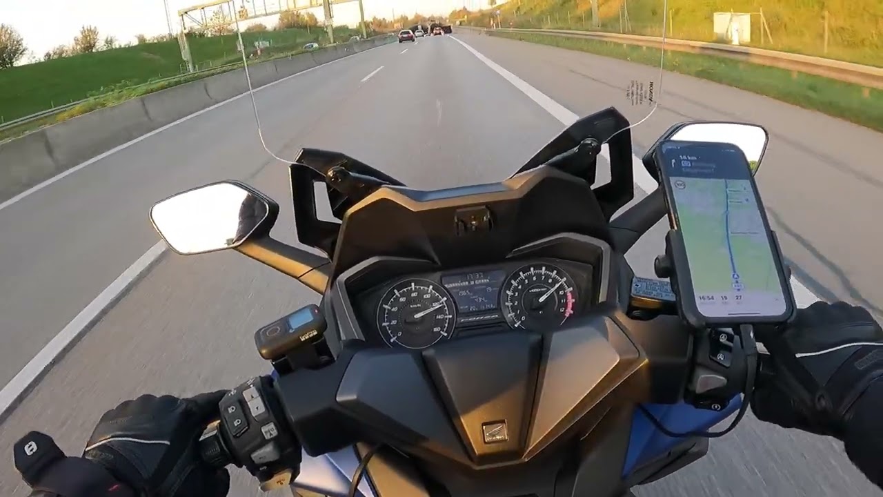 Honda Forza 125 2022 .