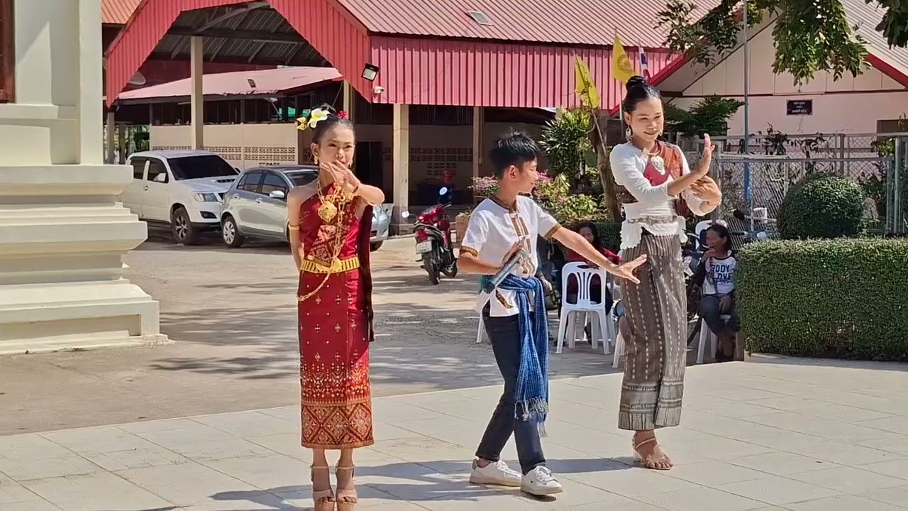 หมอลำน้อยทางอำเภอโพนทองน้องภูมิ #ธิดาลาวศรีวิไล #บ้านศรีวิไล 