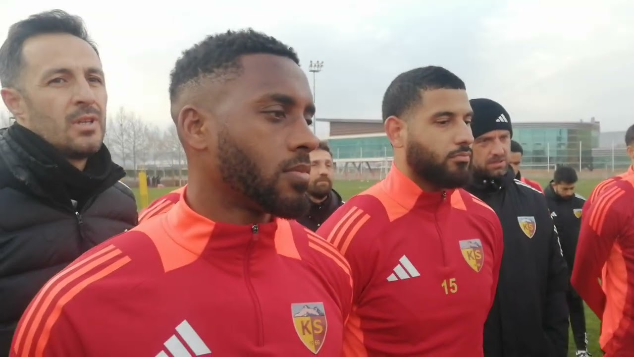 Kayserispor Taraftarlarından Takıma Moral Ziyareti