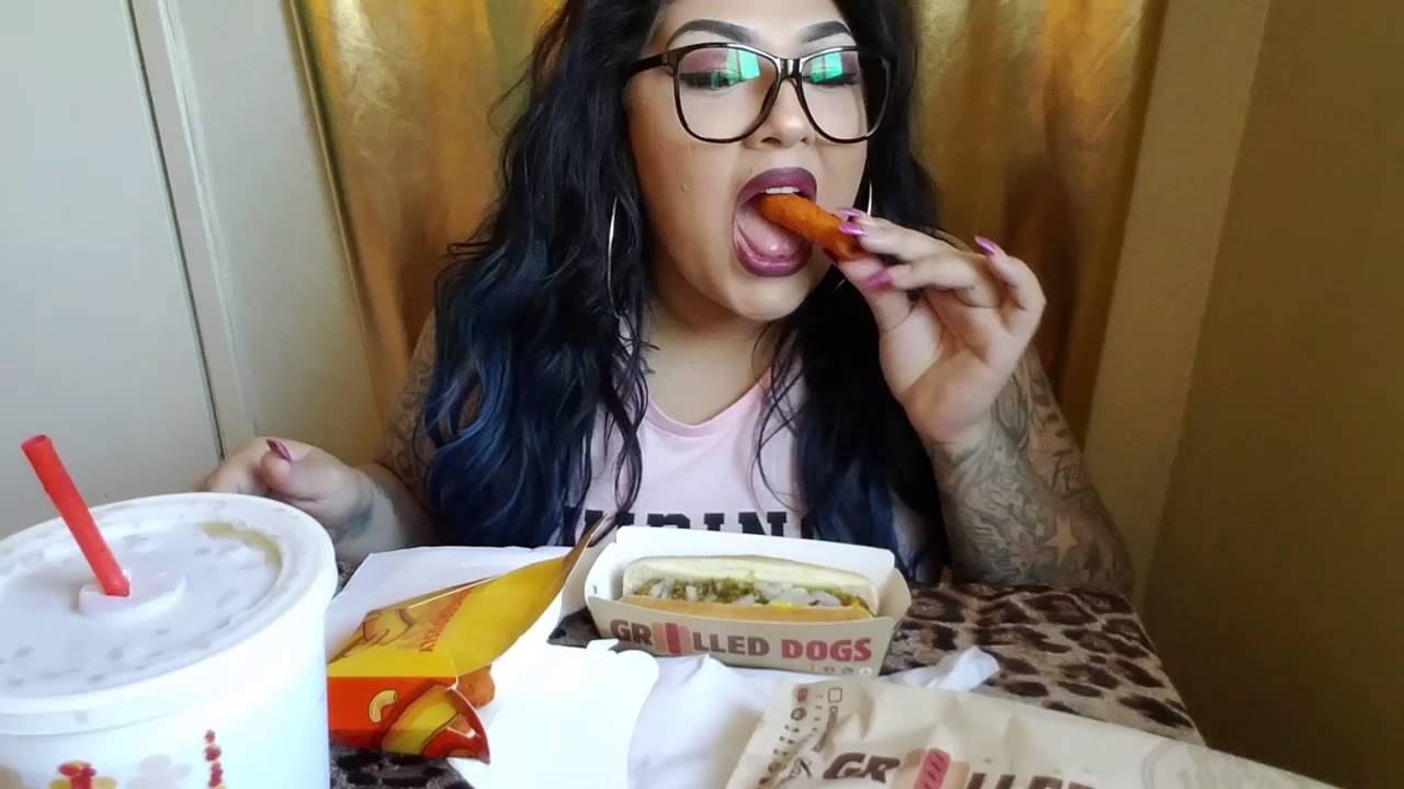 Mac@Cheetos cinnamon Delights and hot dogs /mukbang
