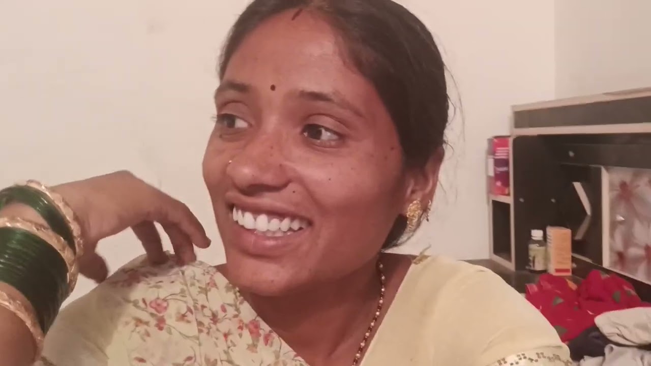 आज संध्याकाळी मामाच्यात टीव्ही बघायला आली । नवरा अजून पण घमेंडीतच आहे 😭#गावठीपुनम 
