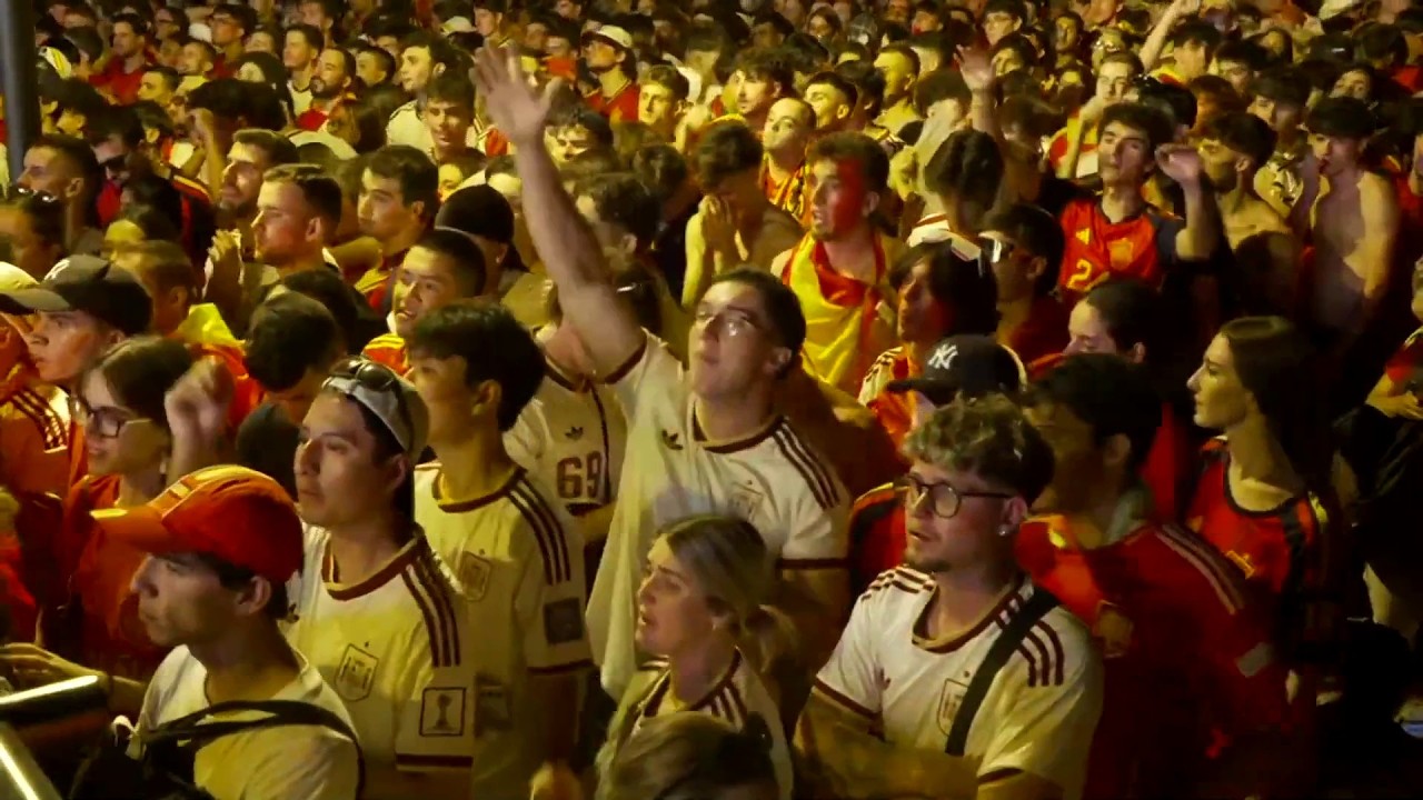Spain scores! Reaction to Ferran Torres goal in World Cup final vs. Argentina at Madrid watch party