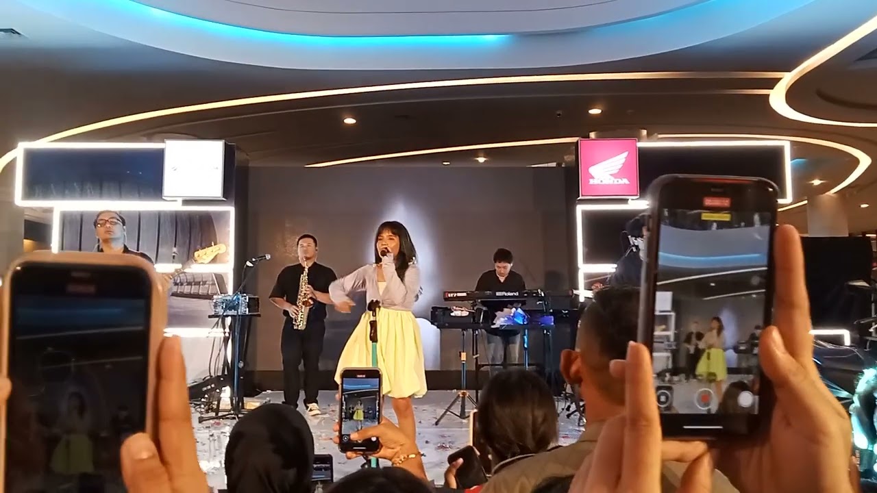 Acara regional launching motor Vario125 Honda menyanyi di center atrium gaia bumi raya city mall 