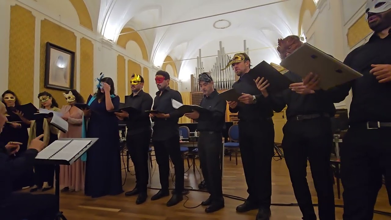una giornata al conservatorio  -  Rosario Totaro dirige coro mysterium vocis  Festino giovedì grasso