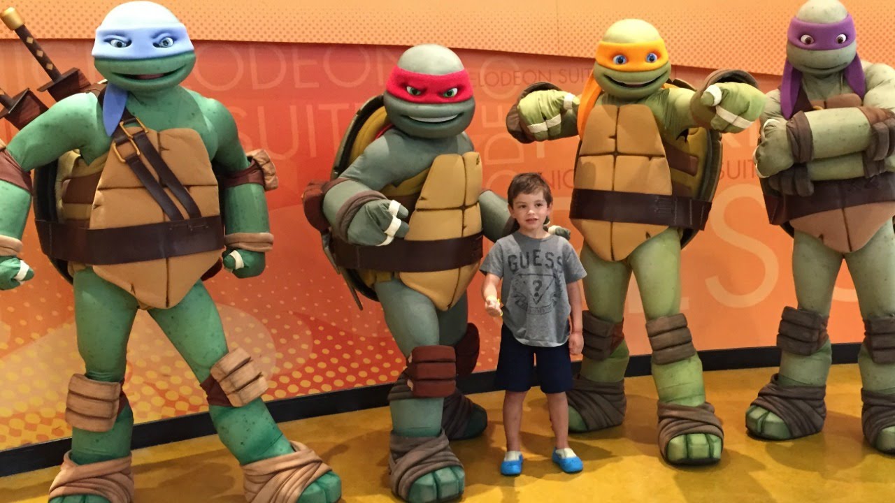 DINNER WITH NINJA TURTLES IN NICKELODEON HOTEL