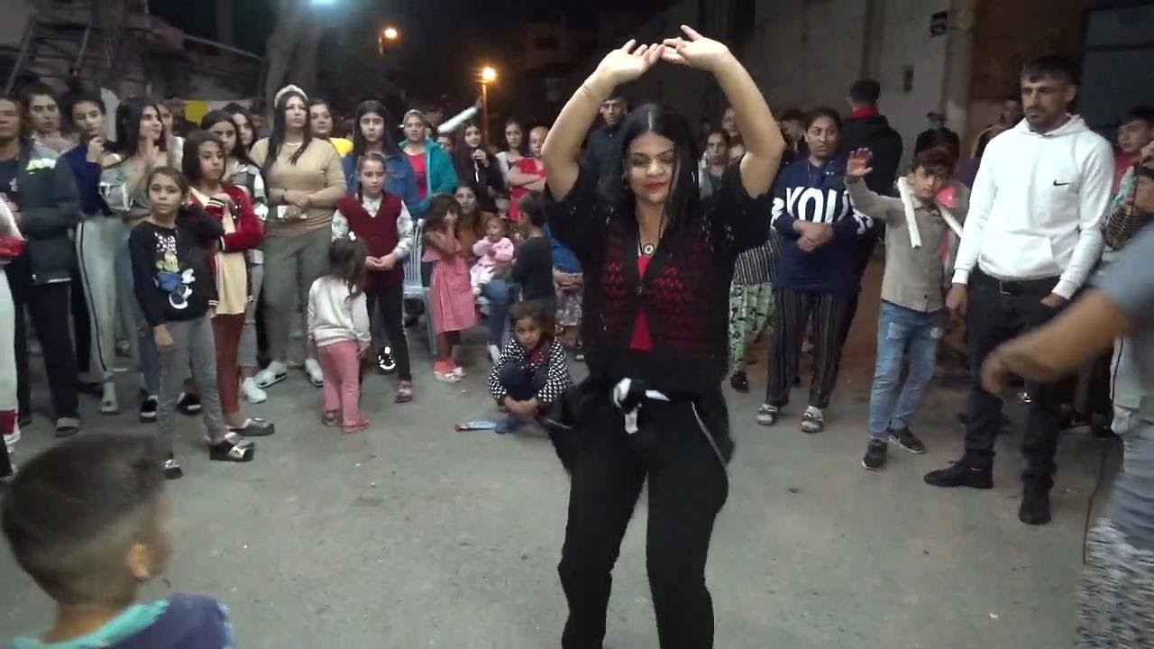 Roman Düğünleri Menemenli Ayşe İnanılmaz Kardeşimizin Ayak Hareketleri  Ve Performansı Muhteşem
