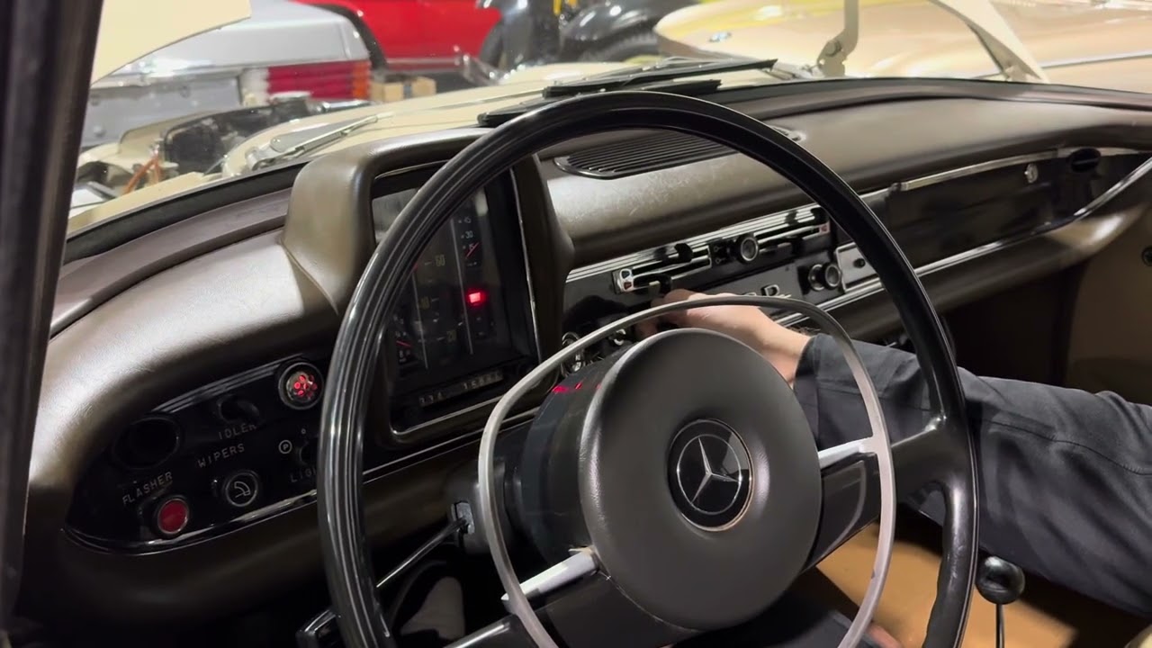 1968 Mercedes 200D Cold start