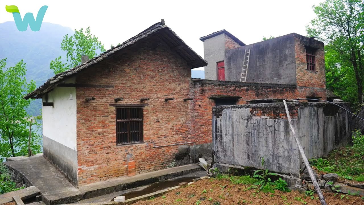 The boy renovated the villa next to the beautiful river, living with nature