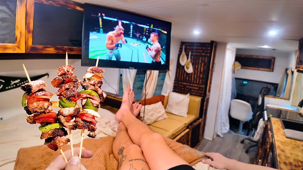 Расслабляющий вечер в Vanlife | Готовим шашлыки и смотрим UFC