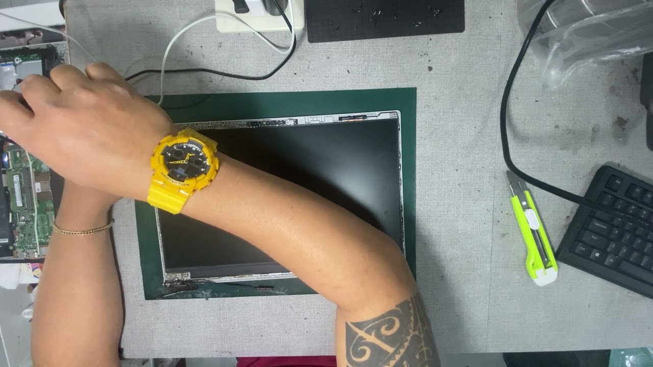 ASUS FL8700D Screen Replacement Walk-in Client