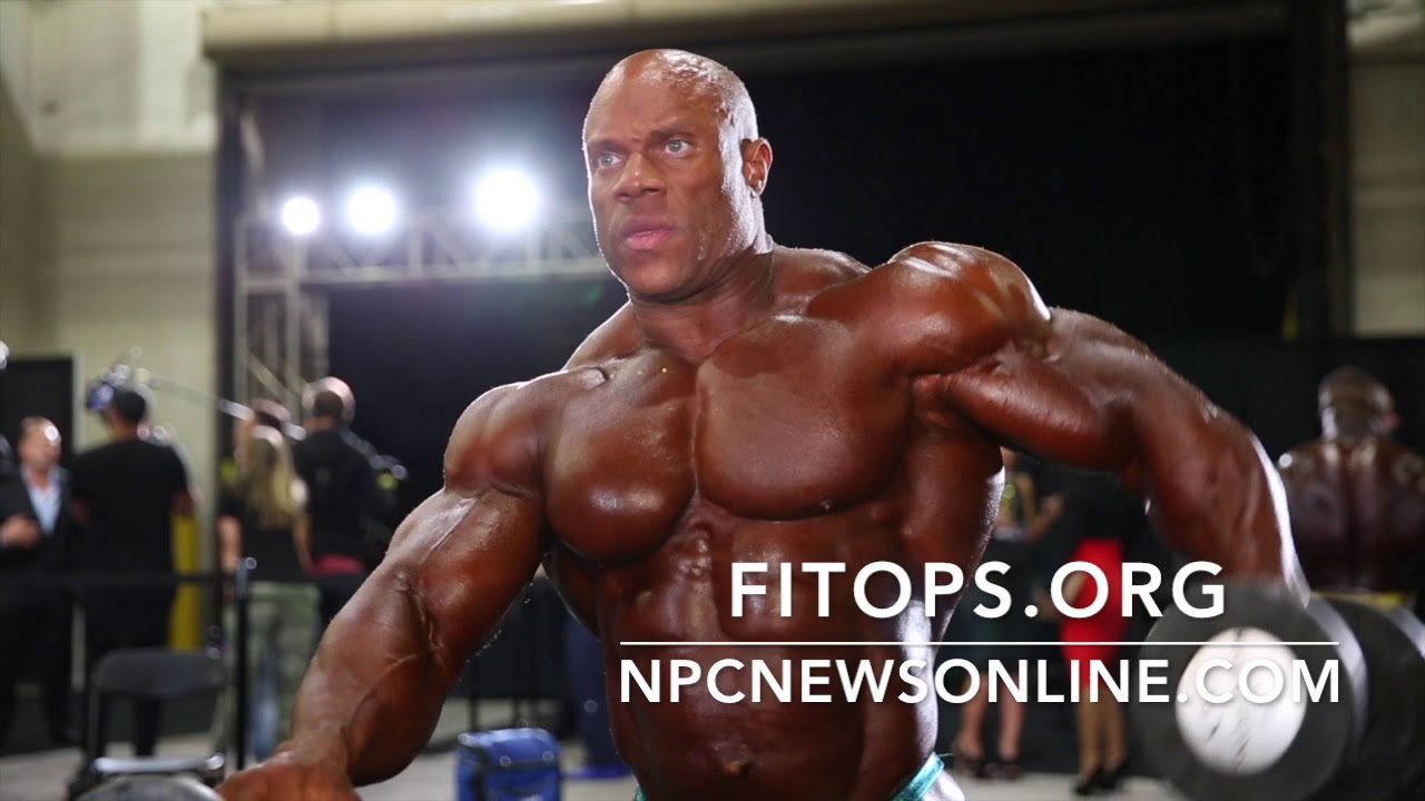 7-Time Mr.Olympia Phil Heath Backstage Pumping Up & Posing Before Taking The Stage
