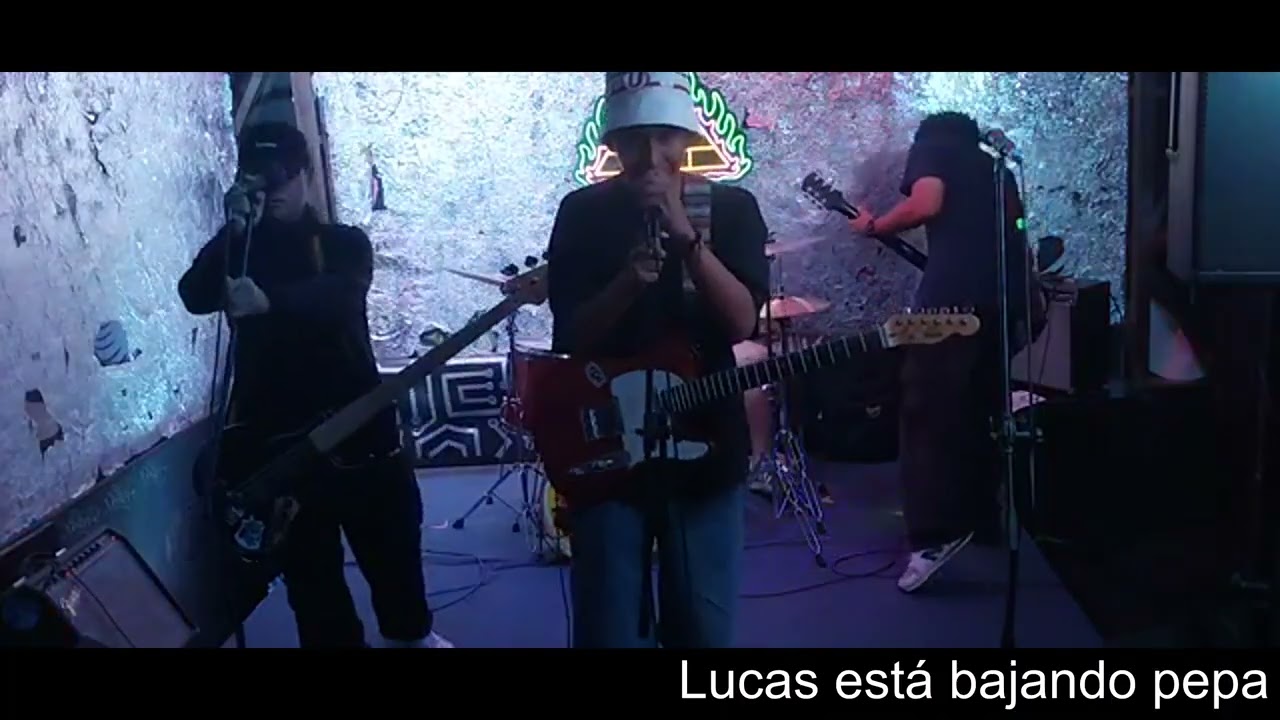 Lucas está bajando pepa
