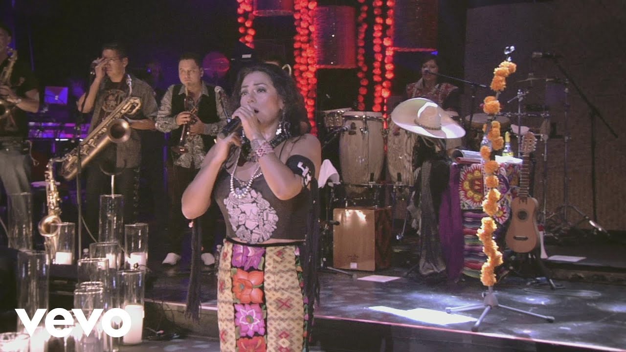 Lila Downs - Cuando Me Tocas Tú / Spoken Words (Concierto en Vivo)