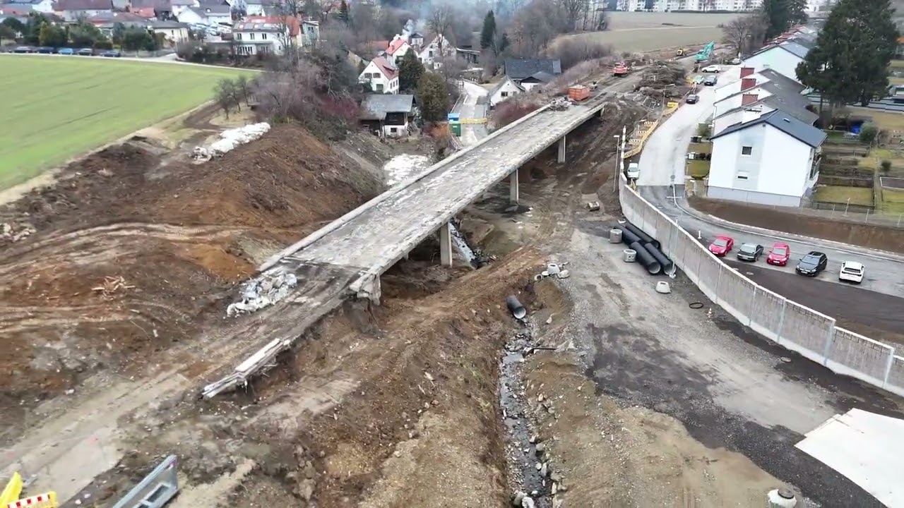 Brücken Abriss in Kapfenberg. #kapfenberg #steiermark #baustelle #dji #arbeit #österreich 